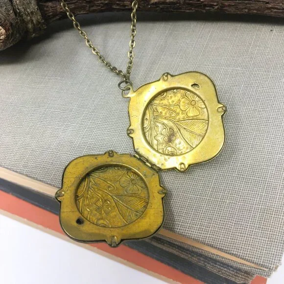 Vintage Hexagonal Ornate Floral Embossed Brass Locket Choker Necklace - Picture 4 of 16